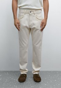 Massimo Dutti Jeans Tapered Fit - beige