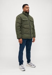 Jack & Jones JJBUILD PUFFER JACKET - Talvejope - rosin melange