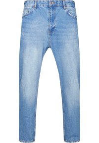 Jeans de mezclilla azul claro con un diseño de pierna recta, que cuentan con cinco bolsillos, un cierre de botón y un sutil desgaste en toda la tela.