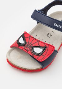 Geox MARVEL SPIDERMAN CHALKI BOY - Sandali - dark navy/red