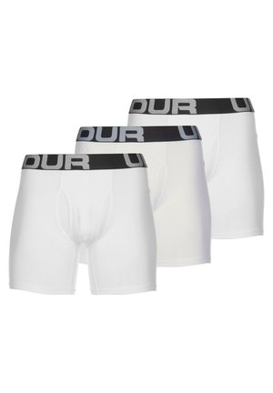 Drei Paare enganliegender weißer Boxershorts mit schwarzen elastischen Taillenbündchen, die ein graues Logo tragen. Glattes Material mit nahtlosem Design.