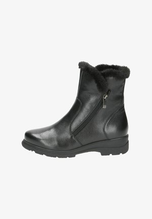 Zwarte leren enkellaarsjes met een gestructureerde afwerking, voorzien van een faux bont boord en een zijrits voor eenvoudig aan- en uittrekken. Dikke, slipbestendige rubberen zolen.