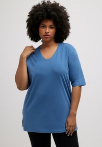 Ulla Popken V-AUSSCHNITT, HALBARM - T-shirt basic - denimblau