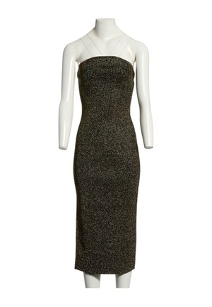 Ærmeløs sort midi-kjole med tynde transparente skulderstropper og et tætsiddende, tekstureret strikket stof på en hvid mannequin.