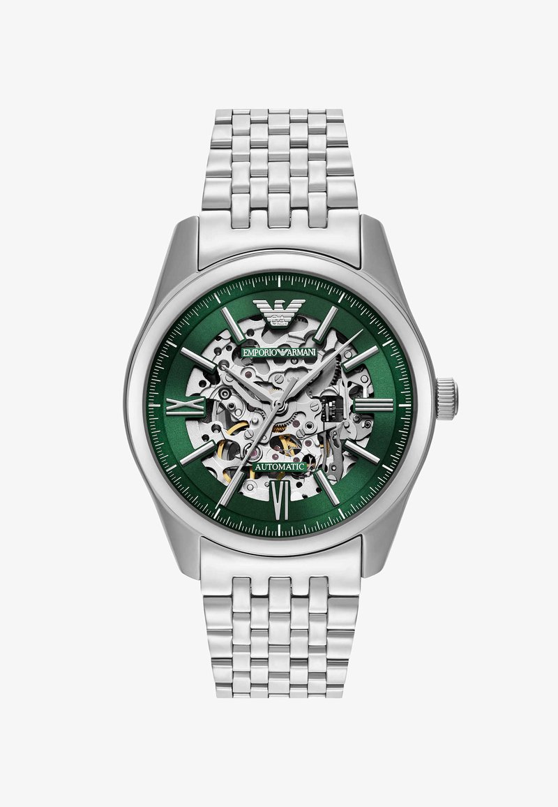 Silberne Edelstahl-Uhr mit einem grünen Skelettzifferblatt, automatikbetrieb und einem strukturierten Metallarmband. Verfügt über auffällige numerische Akzente.