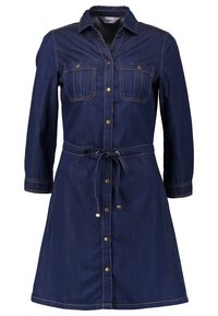 Abito camicia in denim blu scuro con colletto, maniche lunghe, due tasche sul petto, chiusura con bottoni e dettaglio in vita con fiocco.