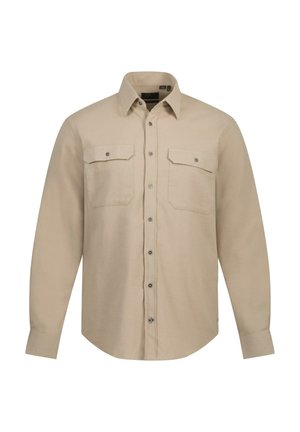 Chemise beige à manches longues en tissu doux, dotée d'une fermeture à boutons sur le devant, de deux poches poitrine et de boutons-pression en argent.