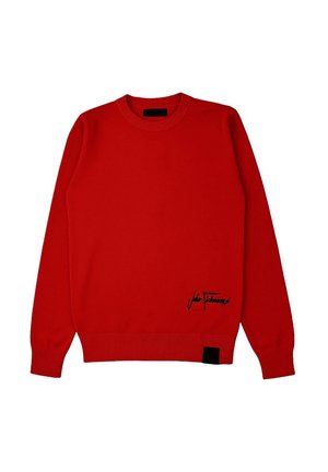 Maglione rosso lavorato a maglia con collo rotondo, maniche lunghe e logo ricamato nero in basso a destra. Presenta polsini e orlo a coste.
