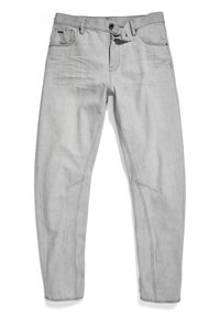 Pantalones de mezclilla gris claro con un corte slim, que presentan cinco bolsillos, cierre de botón y un detallado de costura en ángulo distintivo.