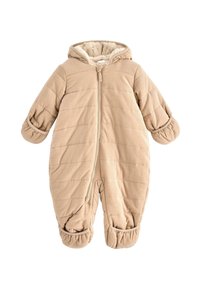 Tutina imbottita per neonati di colore beige con zip frontale, cappuccio, polsini elasticizzati e morbida foderatura in pile per il calore. Texture trapuntata in tutto il capo.