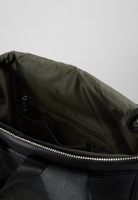 Strellson ROYAL OAK BACKPACK - Nahrbtnik - black