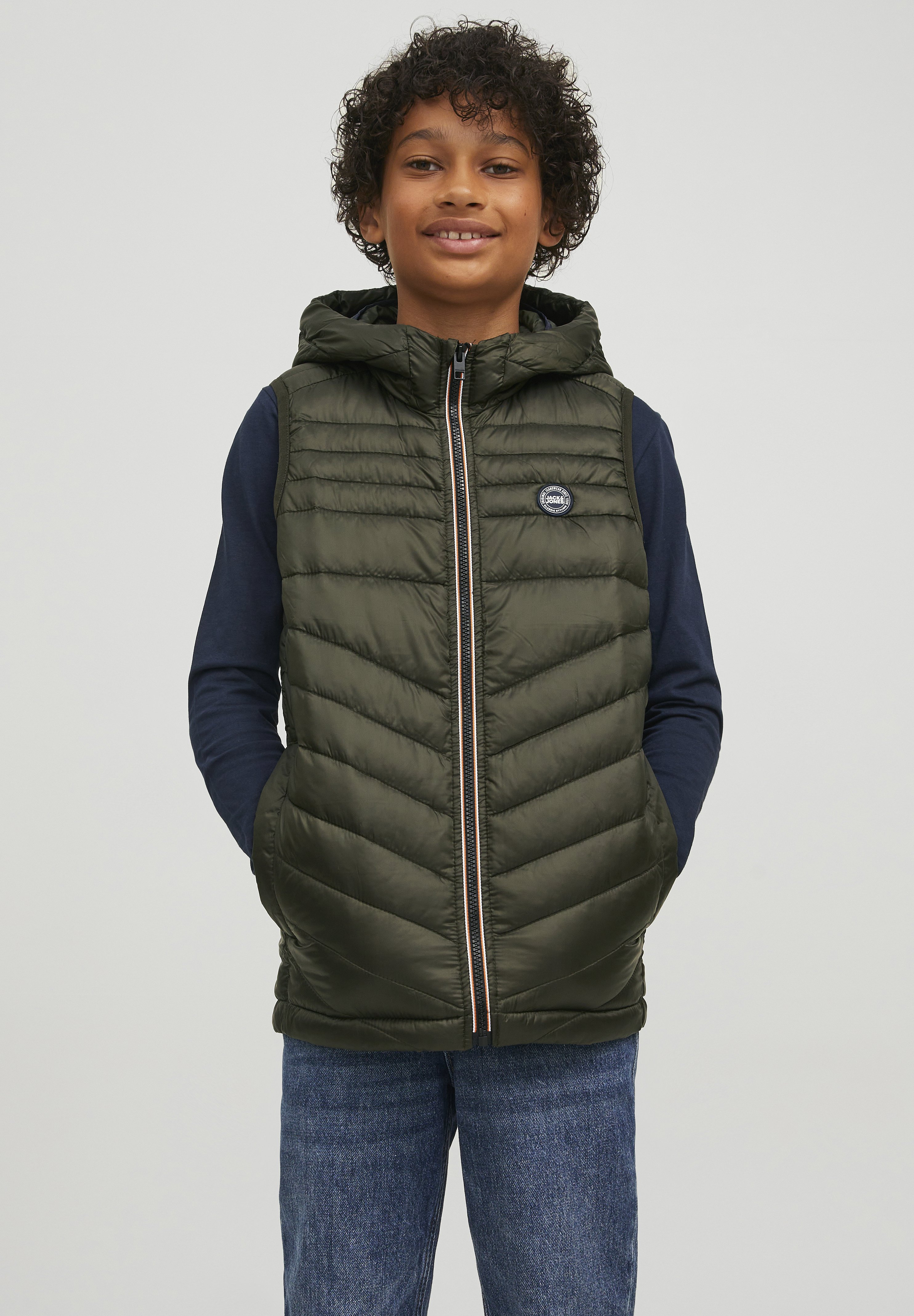 Produktbild von JACK & JONES Men's Jcoaero Bodywarmer Hood Vest, Forest Night/Detail:Black Blocking