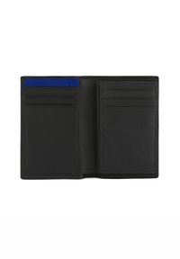 Interno di un portafoglio in pelle nera con molteplici slot per carte, incluso un strip blu come accento. Texture liscia, bordi cuciti, layout organizzato.