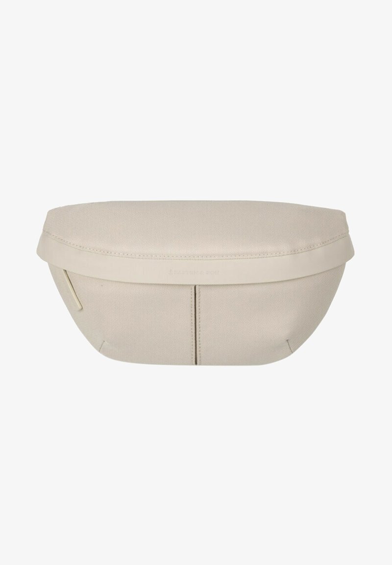 Pochette in tessuto beige dalla forma arrotondata, con parte superiore piatta e dettagli di cucitura sottili. Include un logo minimalista e una strap laterale.