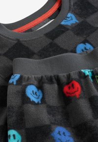 Next SINGLE SOFT TOUCH  - REGULAR FIT SET - Nachtwäsche Set - black white checkerboard smiley face