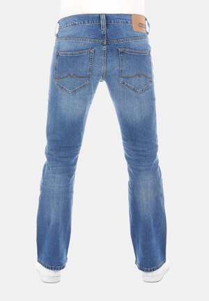 Blaue Jeans aus Denim mit einem geraden Bein-Design, ausgestattet mit Gesäßtaschen mit spitzen Klappen und einem hellbraunen Lederpatch am Bund.