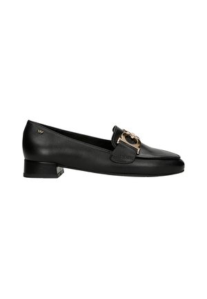 Zwarte leren loafers met een vierkante neus, kleine blokhak en gouden hardwareaccent aan de voorkant. Gladde textuur en slank ontwerp.