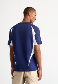 adidas Originals ARCHIVE - Print T-shirt - blue/white