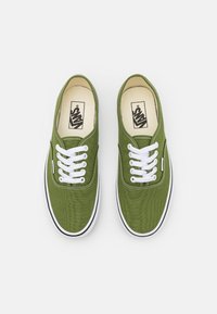 Vans AUTHENTIC - Treniņu apavi - pesto