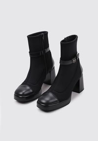 Hispanitas Botines con plataforma - black