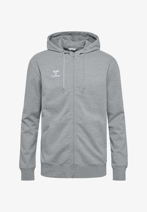 Grauer Reißverschluss-Hoodie aus weichem Stoff, mit verstellbarem Kordelzug an der Kapuze, seitlichen Taschen und einem weißen Logo auf der oberen linken Seite.