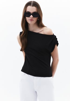 OXXO MIT WEITEM AUSSCHNITT - Blouse - black