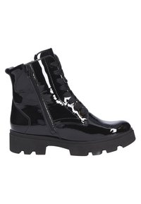 Bottine en cuir verni noir brillant avec semelle épaisse, lacets à l’avant et fermeture éclair latérale pour un enfilage facile.