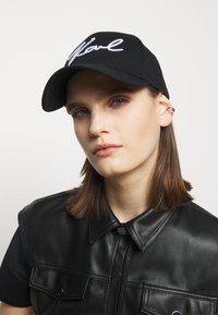KARL LAGERFELD SIGNATURE - Șapcă - black