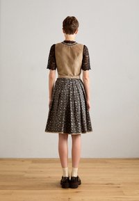 Krüger Dirndl Dirndlica - hellbraun