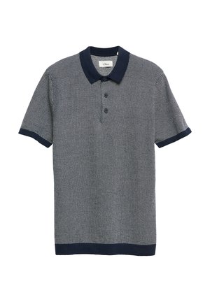 Męska koszulka polo z krótkim rękawem z granatowym kołnierzem, mankietami i dołem, z małym białym i granatowym wzorem w kratkę oraz trzema guzikami z przodu.
