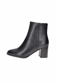 Stivaletto in pelle nera fino alla caviglia con punta affusolata, texture liscia e tacco chunky. Caratterizzato da un design semplice con accenti minimi.