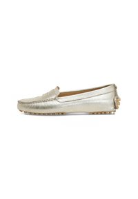 Mocassins en cuir doré métallique, à finition textur�ée, semelle plate et petits picots en caoutchouc sur la semelle extérieure pour une meilleure adhérence.