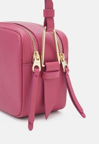 Coccinelle MALORY - Cross body bag - rosewood