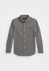 Επιλέχθηκε, black/white