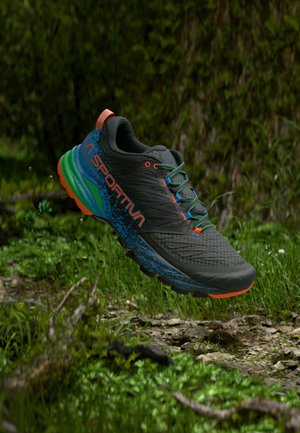 La Sportiva AKASHA II - Chaussures de running - carbon/flame