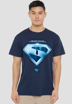 Cotton Soul, SUPERMAN 2025 YOUR CHOICES SHIELD - Print T-shirt - dark blue