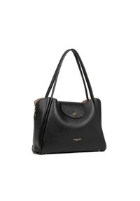 Borsa a tracolla nera in pelle con due manici lunghi, forma arrotondata, superficie texturizzata, chiusura a pattina e dettaglio logo dorato sulla parte anteriore.