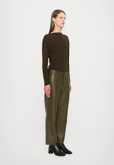 CLOSED SERANDON - Pantaloni di pelle - marsh green