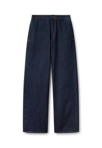 Donkerblauwe wijde denim broek met voorzakken en knoopsluiting, weergegeven op een witte achtergrond.