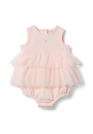 Peto de bebé sin mangas de color rosa claro con cuerpo texturizado y falda de tul en capas, aberturas elásticas para las piernas y cierre con botón en la parte trasera.