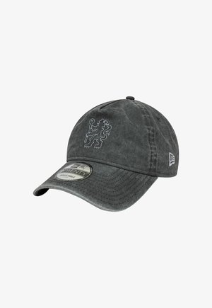 Dunkelgraue verstellbare Baseballkappe mit weißem Löwenemblem vorne und einem New Era-Logo an der Seite.