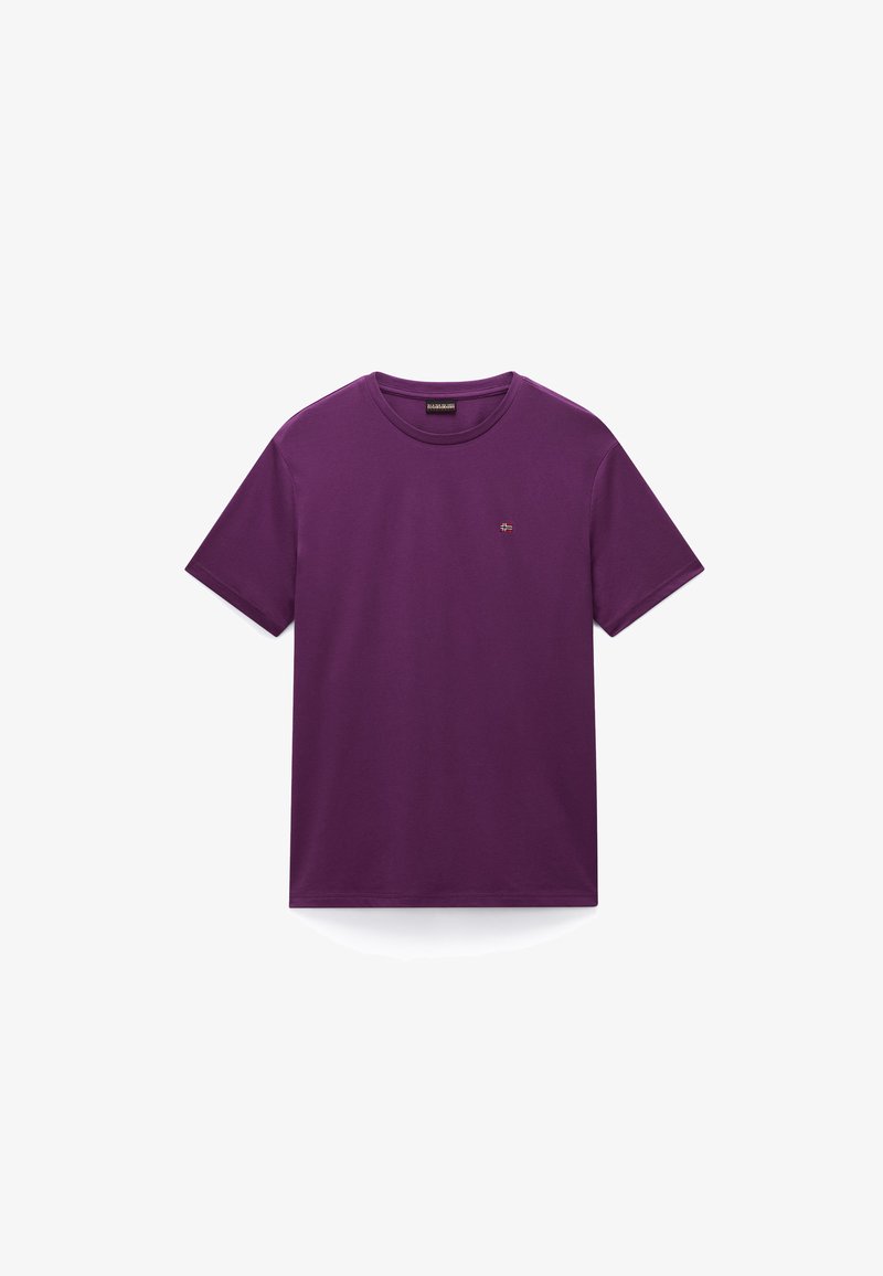 Μωβ βαμβακερό t-shirt με στρογγυλή λαιμόκοψη, κοντά μανίκια και ένα μικρό κεντημένο έμβλημα κοντά στο στήθος. Λεπτή υφή, κανονική εφαρμογή.