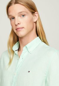 Tommy Hilfiger PIGMENT DYED  - Camicia - mint gel