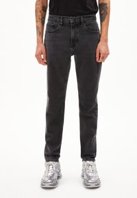 ARMEDANGELS AARJO TARPA - Vaqueros tapered - smoked