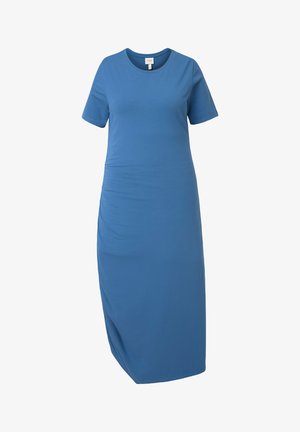 Blauwe, korte mouwen, midi-lange casual jurk met ronde hals en subtiele plooien aan de zijkant op een effen achtergrond.