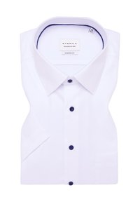 Witte overhemd van ETERNA met een moderne pasvorm, contrasterende blauwe knopen, een gestructureerde kraag en een enkele borstzak.