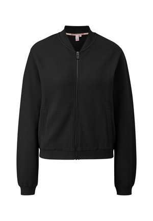 Chaqueta bomber negra con un patrón texturizado de panal. Presenta un cierre de cremallera en la parte delantera, puños elásticos y una cintura elástica. Diseñada con bolsillos laterales.