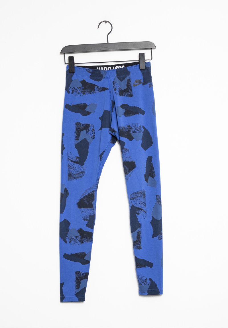 Modré legíny s abstraktními tmavě modrými geometrickými vzory, které mají široký pás s logem, vyrobené z hladké, elastické látky.