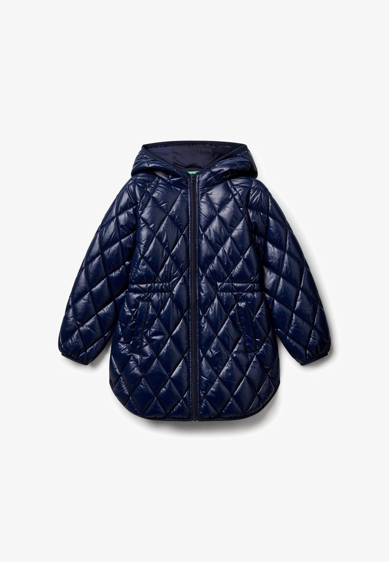 Námořnická modrá, prošívaná péřová bunda s kapucí, předním zipem a dvěma bočními kapsami. Lesklý povrch a elastické manžety pro teplo.