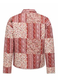 Gesteppte Jacke mit Patchwork-Design, das florale und gestreifte Muster in Rottönen, Pink und Creme zeigt, von hinten dargestellt.